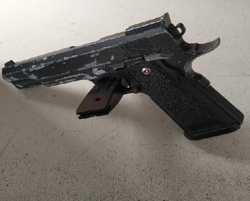 Jovem foi preso em flagrante na tarde de s&aacute;bado e encaminhado a Central da Pol&iacute;cia Civil – Foto: Pol&iacute;cia Militar