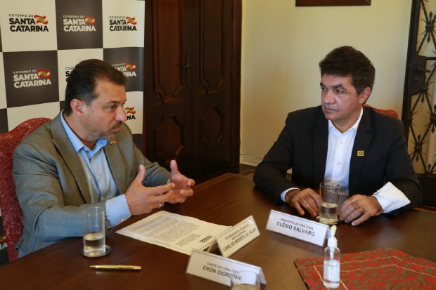 Assinatura do conv&ecirc;nio aconteceu em Florian&oacute;polis com a presen&ccedil;a do governador Carlos Mois&eacute;s e do prefeito Cl&eacute;sio Salvaro – Foto: Julio Cavalheiro/Secom/ND