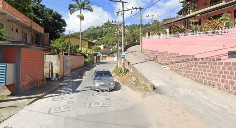 traficante ameaça polícia durante abordagem 