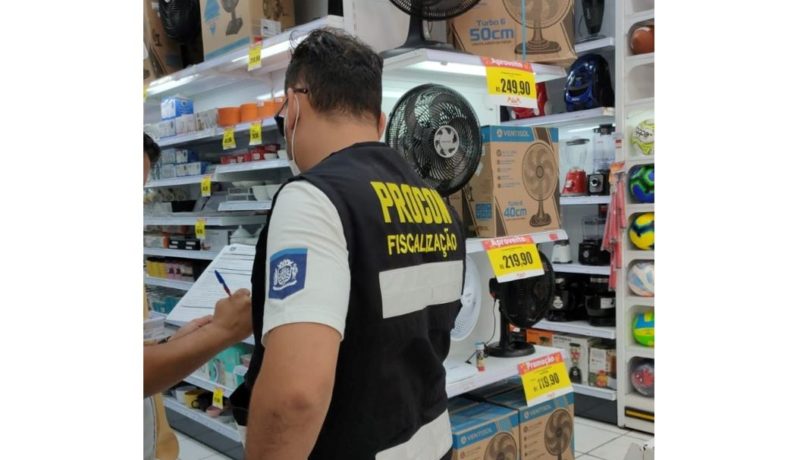 Procon realiza fiscaliza&ccedil;&atilde;o contra pre&ccedil;o abusivo no com&eacute;rcio de Florian&oacute;polis – Foto: PMF/Divulga&ccedil;&atilde;o/ND