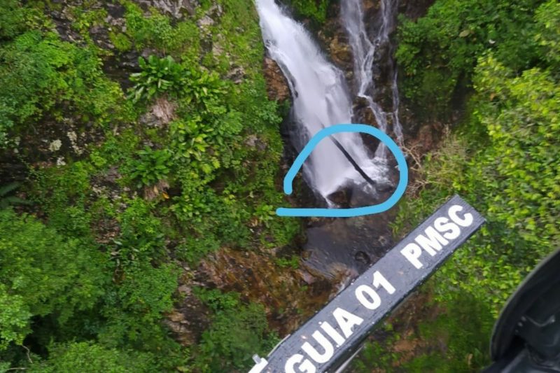 Helicóptero Águia da PM identificou a localização do corpo &#8211; Foto: PM/Divulgação
