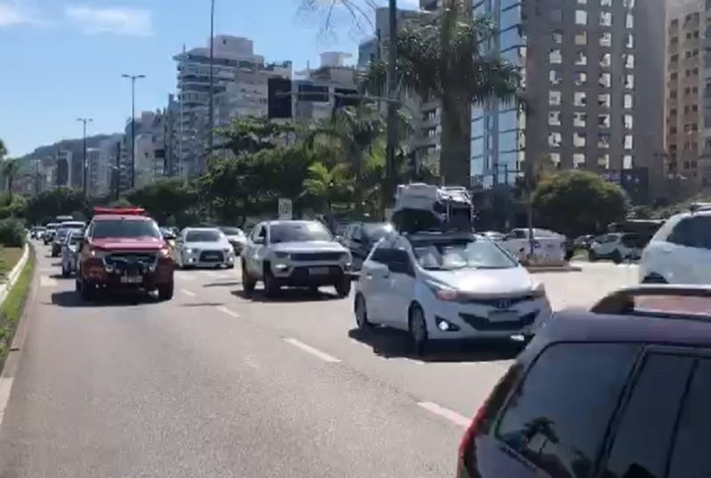 Ve&iacute;culos na avenida Beira-Mar Norte – Foto: Reprodu&ccedil;&atilde;o/ GMF