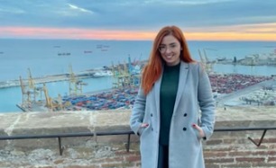 Brasileira Camila Fiorini em viagem pela Europa antes de ter teste positivo para Deltacron