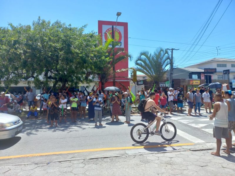Moradores se manifestam contra a falta de energia elétrica em loteamento de São José