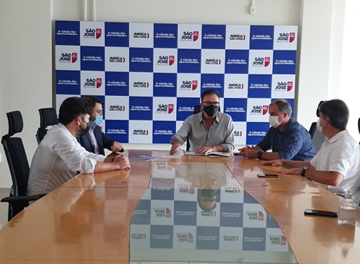 Prefeito Orvino Coelho de &Aacute;vila (ao centro) assinou acordo de coopera&ccedil;&atilde;o – Foto: Divulga&ccedil;&atilde;oND