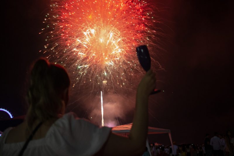 retorno da queima de fogos no Réveillon 2025 em Florianópolis 