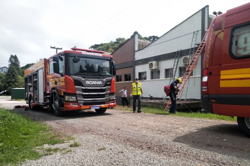 A v&iacute;tima sofreu queimaduras de grau 4 – Foto: Bombeiros