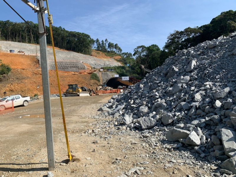 Material escavado j&aacute; foi retirado do interior do t&uacute;nel – Foto: Arteris Litoral Sul/Divulga&ccedil;&atilde;o/ND