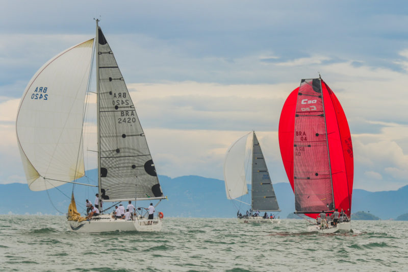 barcos participam do circuito oceênico da ilha