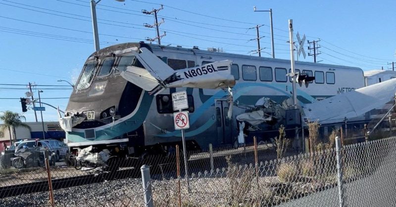 A pol&iacute;cia salvou o piloto em segundos e evitou uma trag&eacute;dia – Foto: Internet/Reprodu&ccedil;&atilde;o/ND