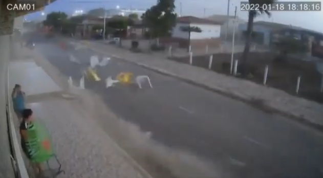 Intensidade do vento assustou os moradores – Foto: Internet/ND