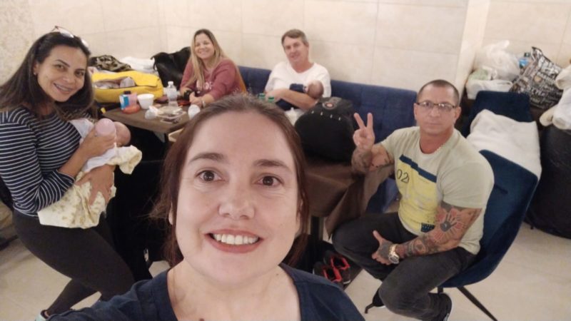 Kelly mostra o abrigo em que estava com a fam&iacute;lia e outros brasileiros – Foto: Arquivo pessoal/Divulga&ccedil;&atilde;o ND