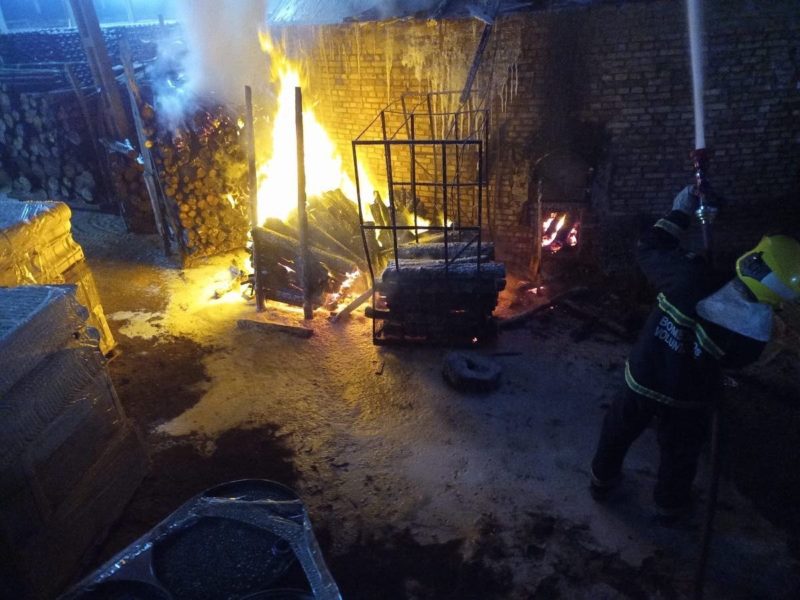 Bombeiros controlaram as chamas sem feridos no local – Foto: Assessoria de Comunica&ccedil;&atilde;o Social BVJ/Divulga&ccedil;&atilde;o/ND