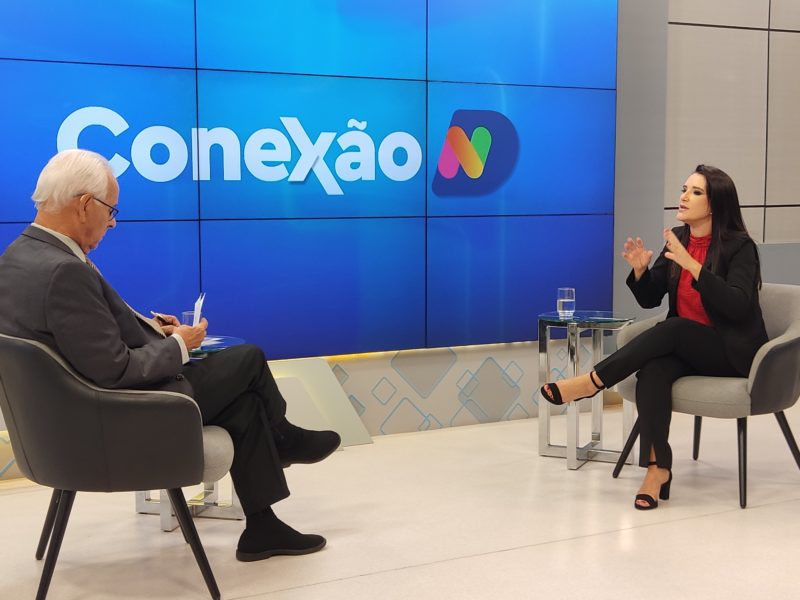 Cl&aacute;udia Prud&ecirc;ncio em entrevista ao jornalista Moacir Pereira no programa Conex&atilde;o ND – Foto: Paulo Rolemberg/ND