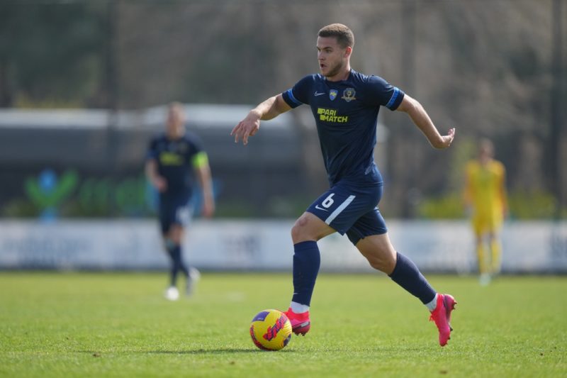 Lateral-esquerdo Busanello tenta voltar ao Brasil ap&oacute;s bombardeios na Ucr&acirc;nia &mdash; Foto: Oleg Kozin/Dnipro/ND