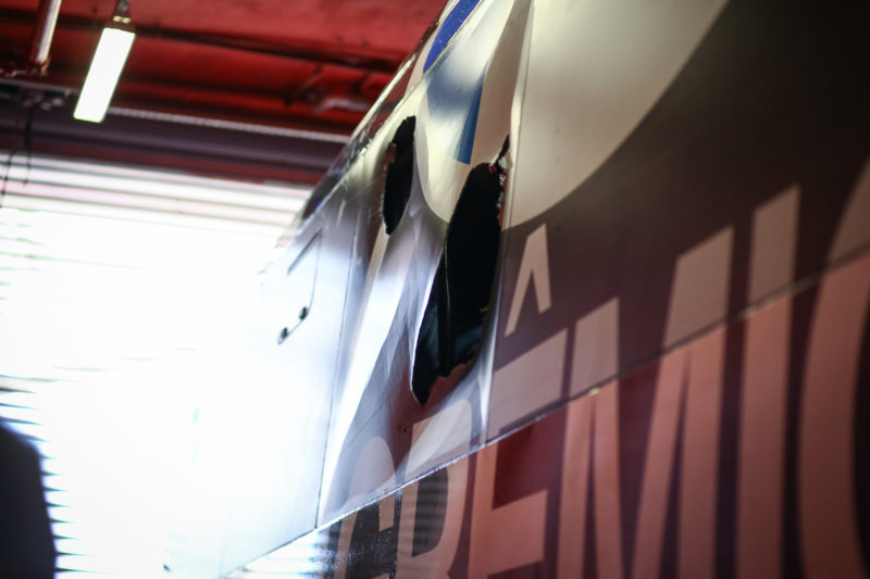 Pedra atingiu o ônibus da delegação gremista no caminho para o Beira-Rio - Foto: Lucas Uebel/Gremio FBPA