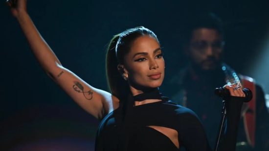 Anitta revela affair com jogador da NFL e fãs criam apelido: “Anitto”