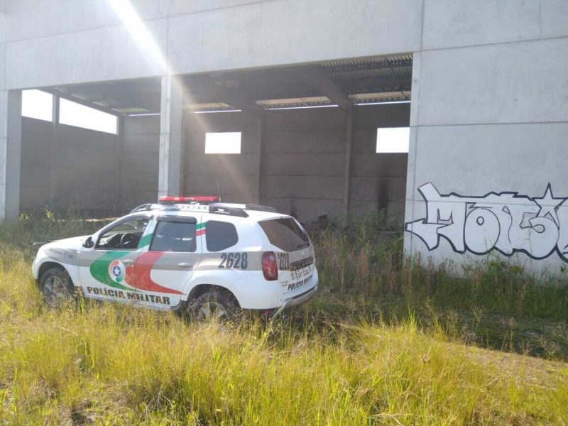 O corpo foi encontrado pela manh&atilde; de quarta-feira (9) e a Pol&iacute;cia Civil est&aacute; na investiga&ccedil;&atilde;o do caso – Foto: 32&deg;BPM/Divulga&ccedil;&atilde;o/ND