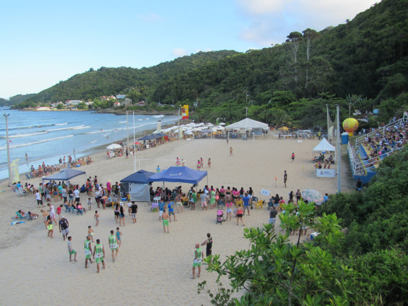 Quadra montada na praia da Atalaia recebe jogos em Itajaí &#8211; Foto: Marcos Porto &#8211; SECOM Itajaí
