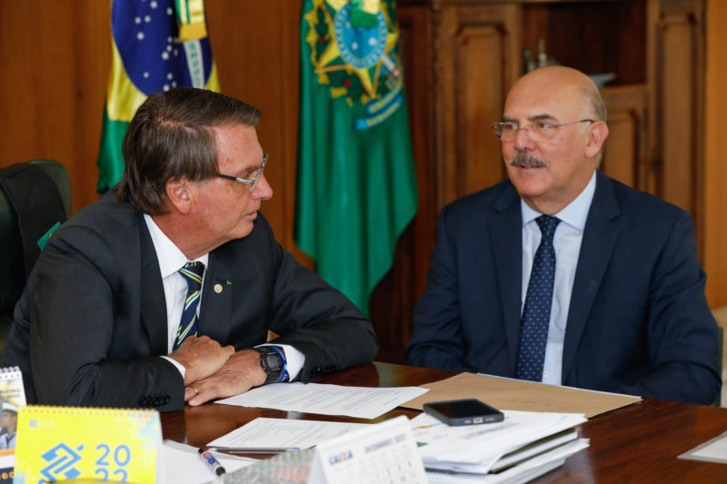 Presidente Jair Bolsonaro e ministro da Educa&ccedil;&atilde;o Milton Ribeiro em ato no Planalto – Foto: Alan Santos/PR