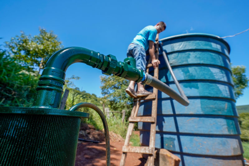 Os agricultores que fizeram cisternas e po&ccedil;os artesianos com a ajuda dos programas do governo – Foto: Ricardo Wolffenbuttel/ND