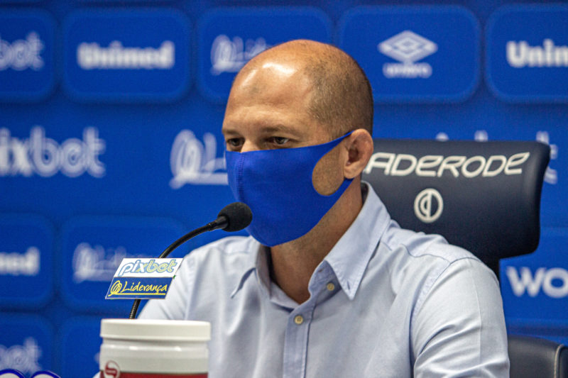 William Thomas muito disse e pouco trouxe de novidades para o torcedor. – Foto: Leandro Boeira/Ava&iacute;FC