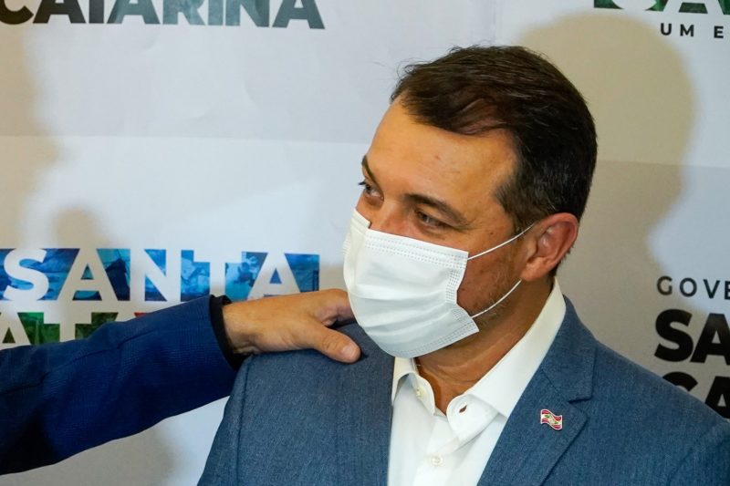 Governador Carlos Mois&eacute;s em evento no Pal&aacute;cio da Agron&ocirc;mica – Foto: Ricardo Wollfenbuttel/Divulga&ccedil;&atilde;o/ND