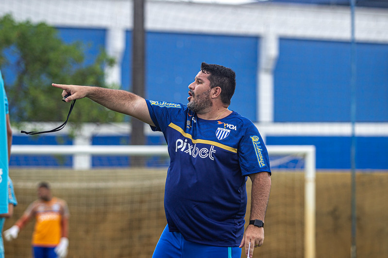 Treinador comandou o primeiro treino na tarde desta segunda-feira – Foto: Leandro Boeira/Ava&iacute; FC/Divulga&ccedil;&atilde;o/ND