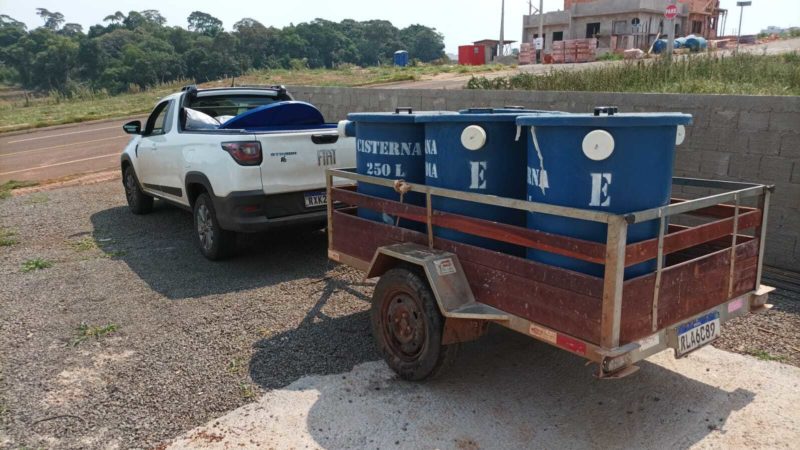 Moradores improvisam e buscam &aacute;gua com reservat&oacute;rios em outros bairros de Chapec&oacute; &mdash; Foto: Arquivo Pessoal/ND