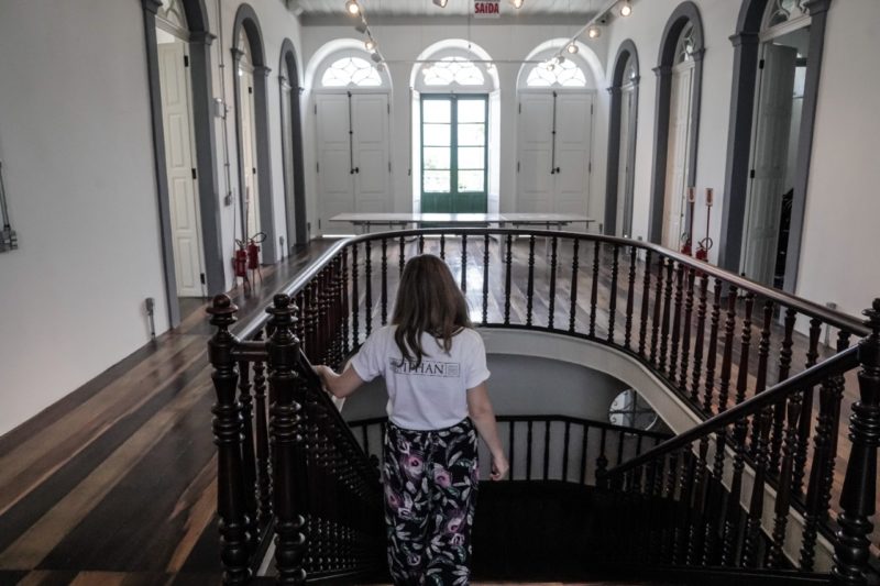 A arquiteta Marina Cañas, do Iphan-SC, na Casa da Alfândega em Florianópolis