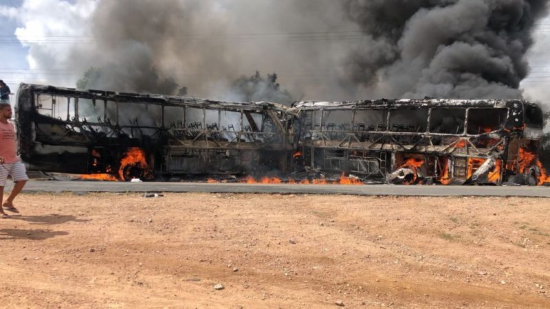 Os &ocirc;nibus colidiram de frente, matando os dois motoristas – Foto: Voz da Bahia/Reprodu&ccedil;&atilde;o/ND