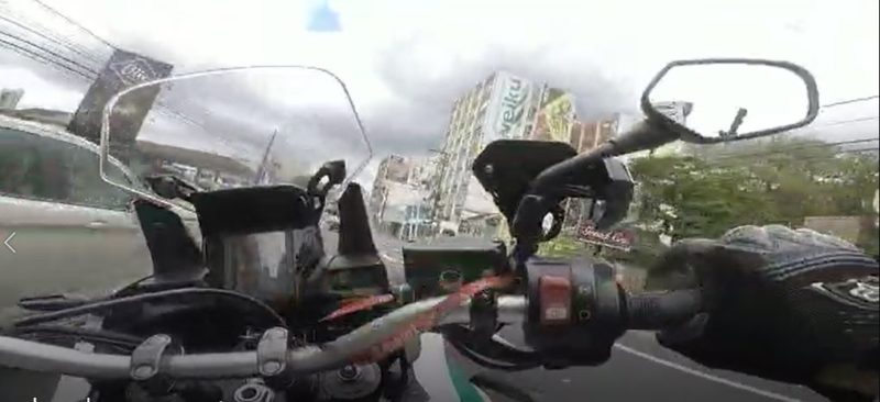 C&acirc;mera acompanha abordagem da Pol&iacute;cia Militar em Blumenau – Foto: PMSC/Divulga&ccedil;&atilde;o/ND