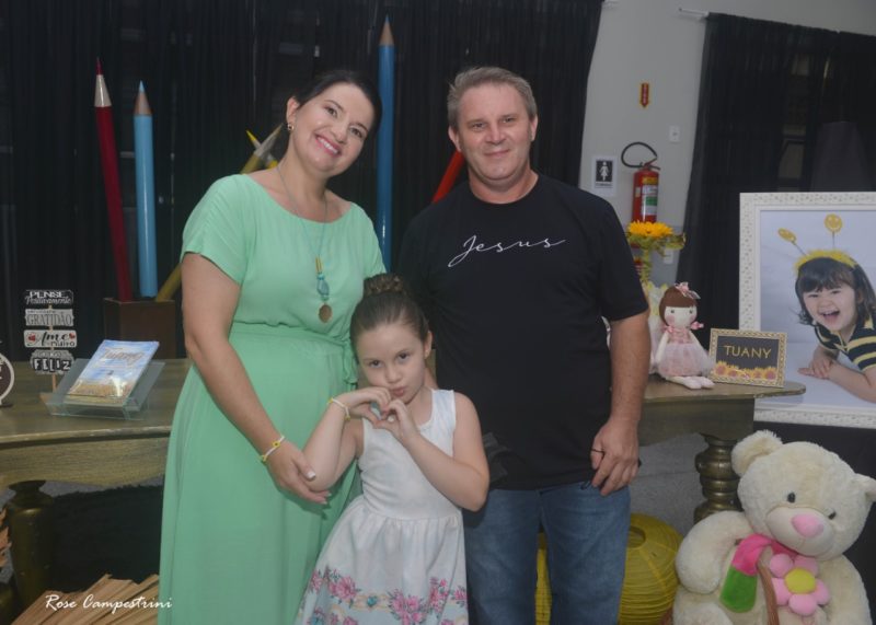 O livro foi lançado em janeiro, e Angelita engravidou novamente após dois anos da perda da filha dando a luz á Tayla &#8211; Foto: Arquivo Pessoal/Divulgação/ND