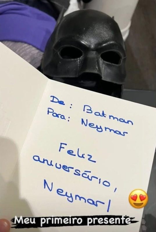 Presentes enviados por Robert Pattinson para Neymar – Foto: Internet/Reprodu&ccedil;&atilde;o/ND