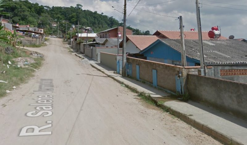Crian&ccedil;as de 1 e 2 anos foram encontradas dentro de carro utilizado por traficantes em Blumenau – Foto: Reprodu&ccedil;&atilde;o/Google Maps/ND