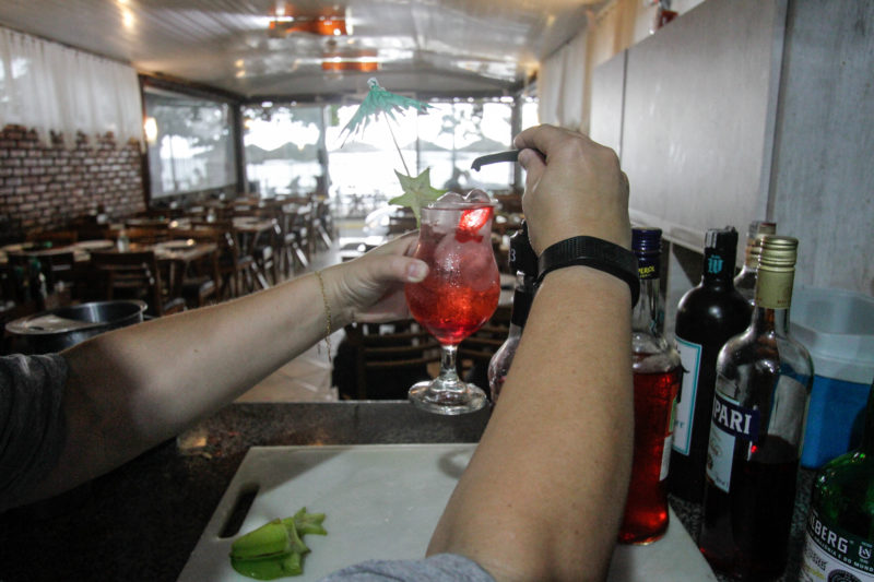 Bares e restaurantes pagam 25% do imposto, a ser calculado sobre o pre&ccedil;o final resultante da venda de bebidas – Foto: Leo Munhoz/ND