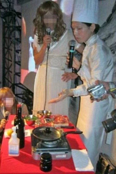 Jantar em 2021 onde foi servido as partes genitais de um “nullo” – Foto: Internet/Reprodu&ccedil;&atilde;o/ND