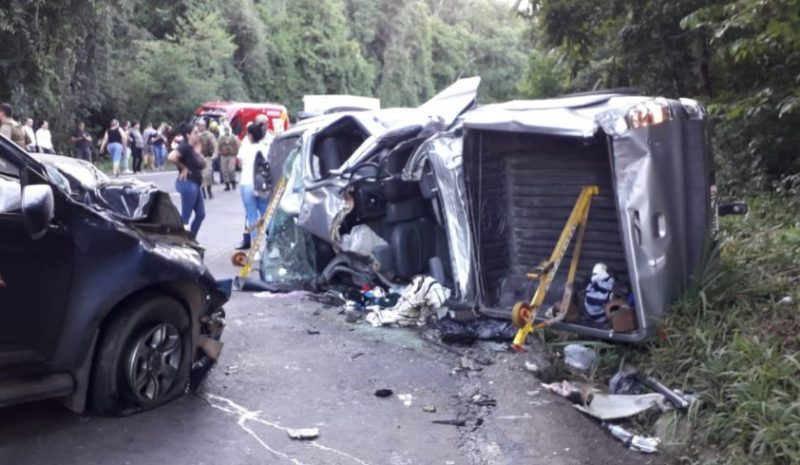 Grave acidente envolveu cinco ve&iacute;culos – Foto: Corpo de Bombeiros/ND
