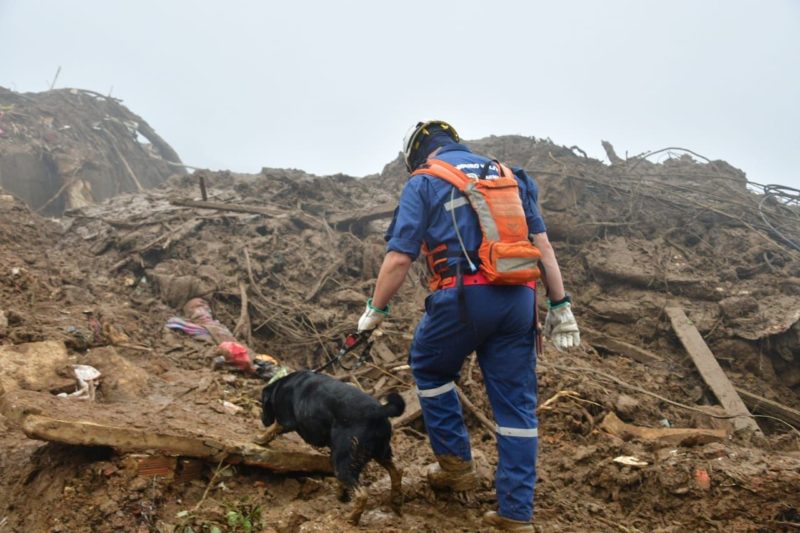 Bombeiros de SC chegaram em Petrópolis