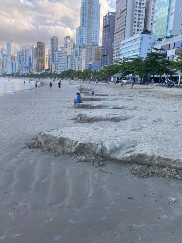 ‘Degraus gigantes’ de Balne&aacute;rio Cambori&uacute; j&aacute; apareceram outras vezes – Foto: Reprodu&ccedil;&atilde;o/ND