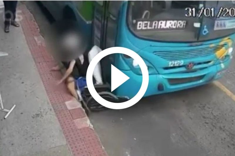 C&acirc;meras flagraram o momento em que cadeirante &eacute; atropelada e arrastada por &ocirc;nibus – Foto: Reprodu&ccedil;&atilde;o/ND