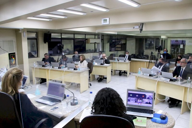 C&acirc;mara de Vereadores de Crici&uacute;ma aprovou projeto que prev&ecirc; pagamento do curso de medicina pela prefeitura&nbsp; – Foto: Divulga&ccedil;&atilde;o