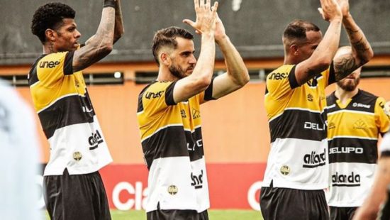 as e Brusque criam chances, mas empatam sem gols na decisão