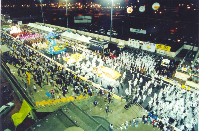 Nos anos 1960 e 1970, o Executivo criou regramentos que buscam transformar as escolas de samba em um produto que se assemelhava ao Carnaval do Rio de Janeiro- Foto: Casa da Mem&oacute;ria/Reprodu&ccedil;&atilde;o/ND