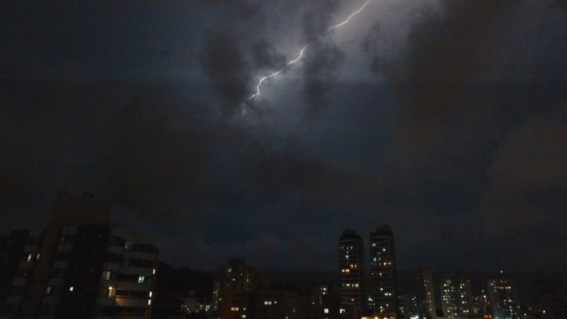 Apesar da for&ccedil;a das imagens, n&atilde;o houve registros de estragos na regi&atilde;o – Foto: Paulo S&eacute;rgio Souza/Divulga&ccedil;&atilde;o/ND