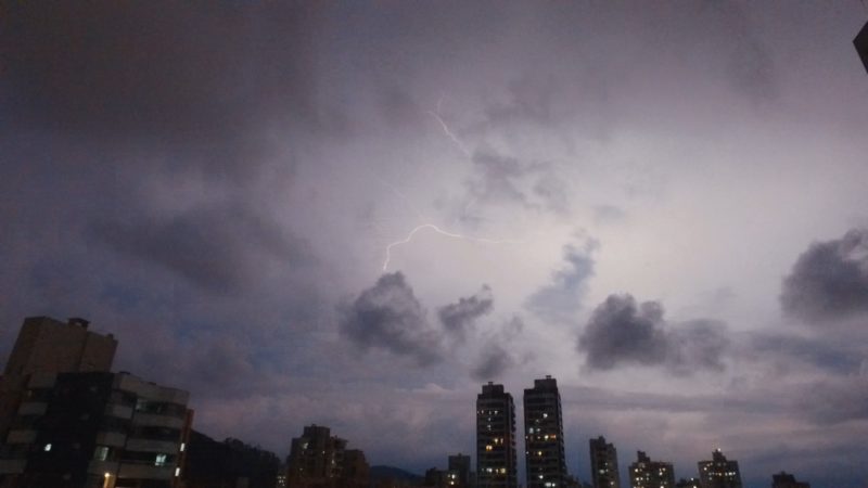 Ciclone pode provocar chuva, raios e granizo – Foto: Paulo Sérgio de Souza/ND