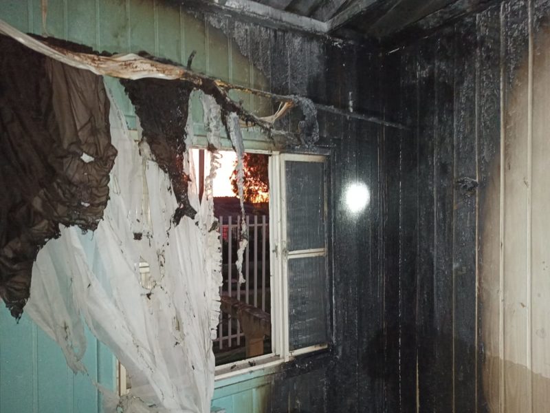 Inc&ecirc;ndio foi registrado na noite desta ter&ccedil;a-feira (8) – Foto: Corpo de Bombeiros/ND