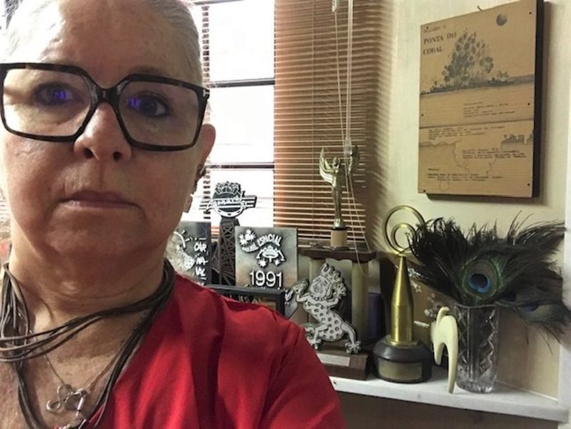 Cristina Maria da Silveira Piazza e seus trof&eacute;us de carnavalesca – Foto: Divulga&ccedil;&atilde;o/ND