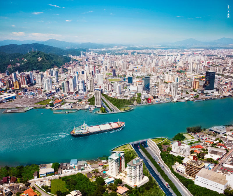Imagem projeta como ficaria o projeto do t&uacute;nel submerso conclu&iacute;do entre Itaja&iacute; e Navegantes – Foto: Cronic Digital/ND