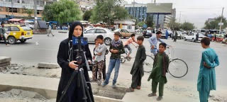Anelise Borges durante cobertura no Afeganist&atilde;o em 2021 – Foto: Anelise Borges/Reprodu&ccedil;&atilde;o/ND